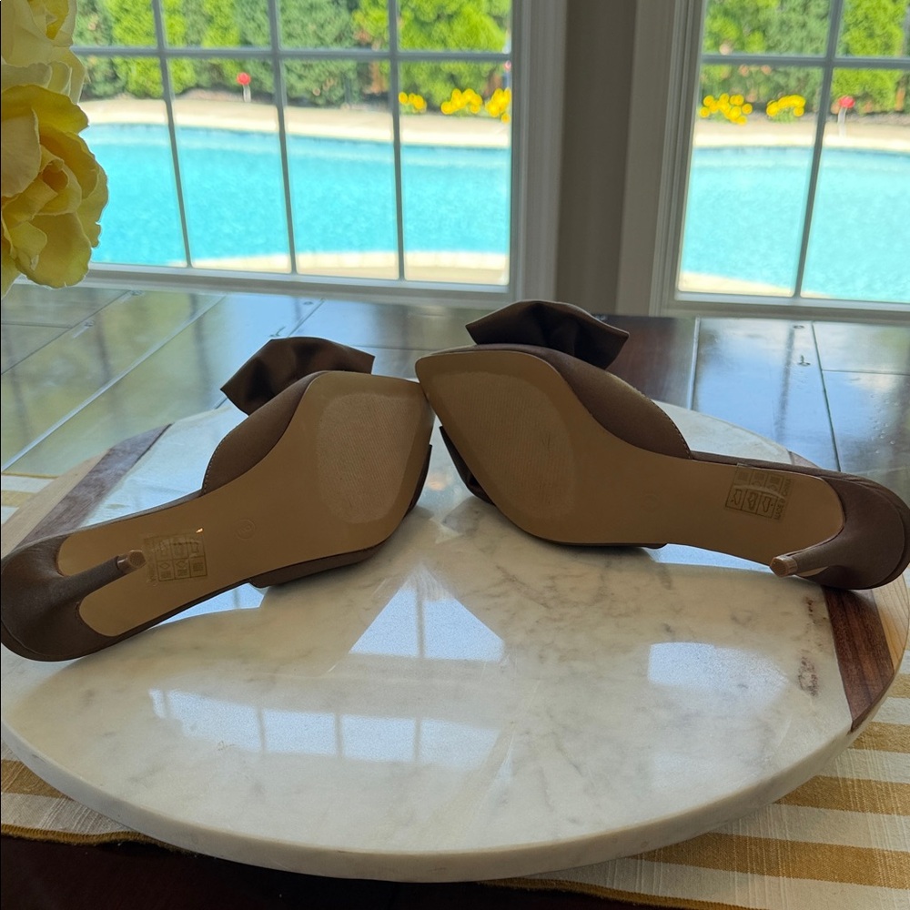 Journee Collection Brown Bow Pointed-Toe Slip-On Mules - Picture 3 of 4